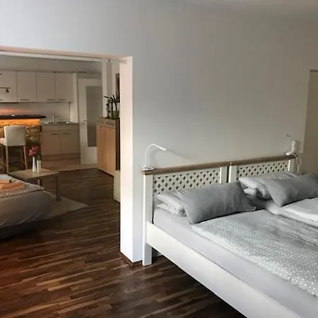 Ferienwohnung An Den Weinbergen Apartment *
